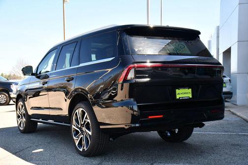 Infinite Black Metallic Clearcoat 2026 Lincoln Navigator Reserve