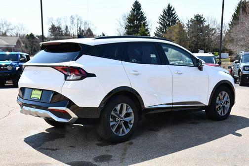 Glacial White Pearl 2023 Kia Sportage SX