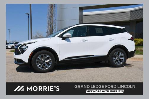 Glacial White Pearl 2023 Kia Sportage SX