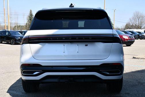 White Platinum Clearcoat Metallic 2026 Lincoln Nautilus Reserve