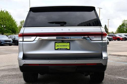 Silver Radiance Metallic Clearcoat 2022 Lincoln Navigator Reserve
