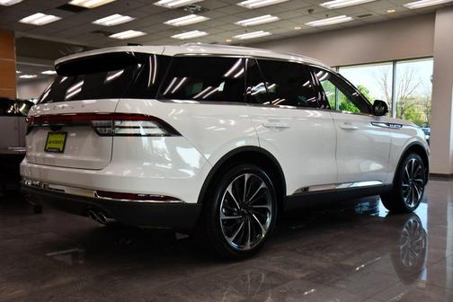 Pristine White Metallic Tri-Coat 2026 Lincoln Aviator Reserve AWD