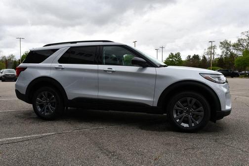 Space White Metallic 2026 Ford Explorer Active
