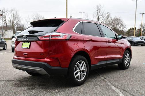 Rapid Red Metallic Tinted Clearcoat 2024 Ford Edge SEL