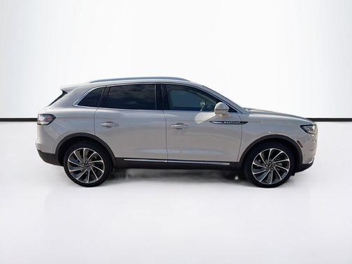 Ceramic Pearl Metallic Tinted Clearcoat 2023 Lincoln Nautilus Reserve