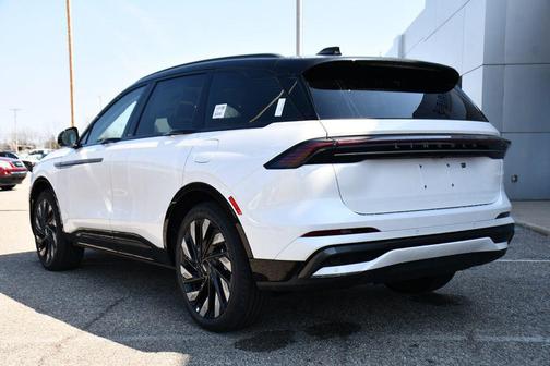 White Platinum Clearcoat Metallic 2026 Lincoln Nautilus Reserve