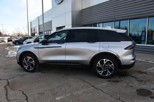 Radiance Metallic 2026 Lincoln Nautilus Premiere