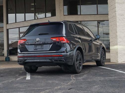 2022 Volkswagen Tiguan 2.0T SE R-Line Black