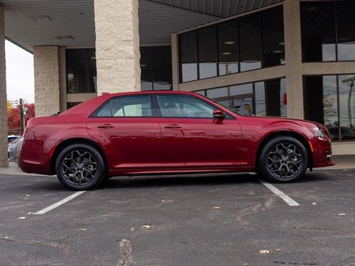 2023 Chrysler 300 Touring