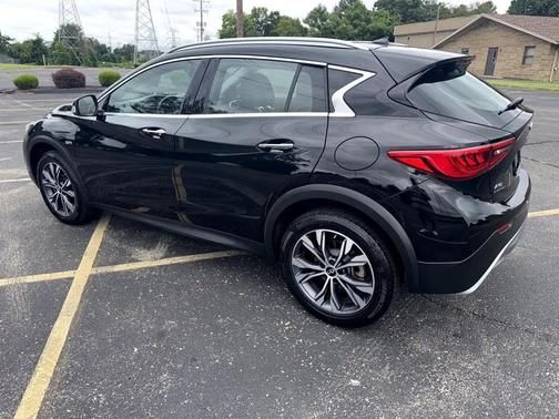 2018 INFINITI QX30 Luxury
