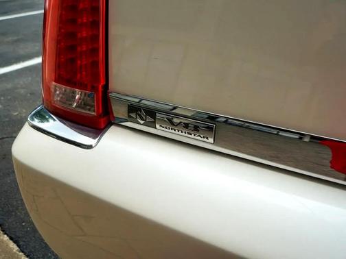 2010 Cadillac DTS Base