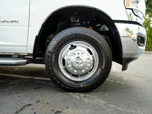 2024 RAM 3500 Big Horn Crew Cab 4x4 8' Box
