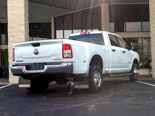 2024 RAM 3500 Big Horn Crew Cab 4x4 8' Box