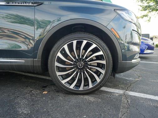 2022 Lincoln Nautilus Black Label