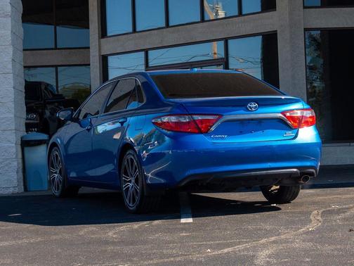 2016 Toyota Camry SE w/Special Edition Pkg
