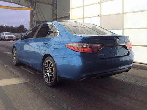 2016 Toyota Camry SE w/Special Edition Pkg