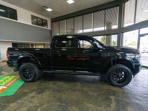 2019 RAM 2500 Laramie Crew Cab 4x4 6'4' Box