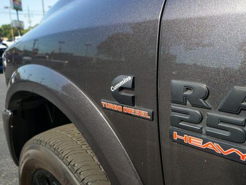 2018 RAM 2500 Laramie Crew Cab 4x4 6'4' Box