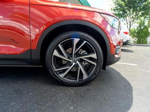 2022 Volvo XC40 T5 R-Design