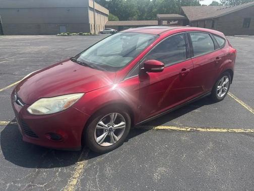 Red 2013 Ford Focus SE