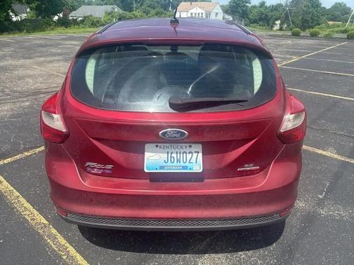 Red 2013 Ford Focus SE
