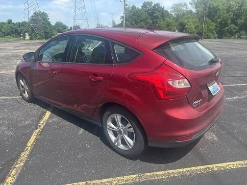 Red 2013 Ford Focus SE