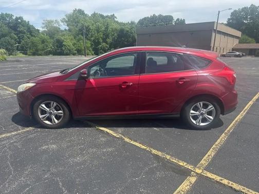 Red 2013 Ford Focus SE