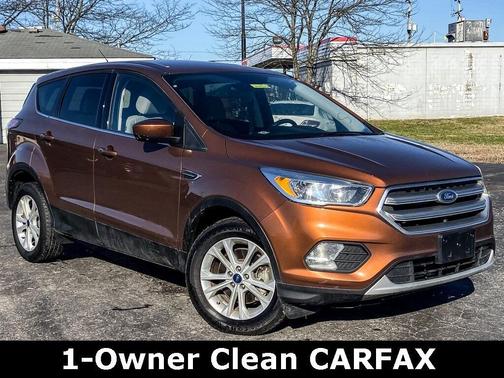 Photo 1 of 24 of 2017 Ford Escape SE
