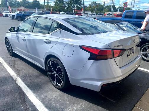 2023 Nissan Altima SR FWD