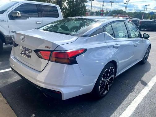 2023 Nissan Altima SR FWD
