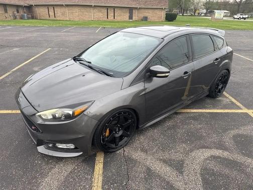 Gray 2015 Ford Focus ST