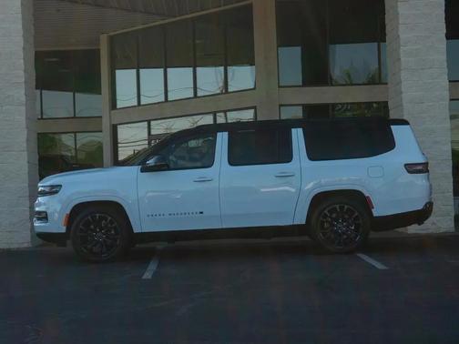 White/off-white 2024 Jeep Grand Wagoneer L Series II 4x4