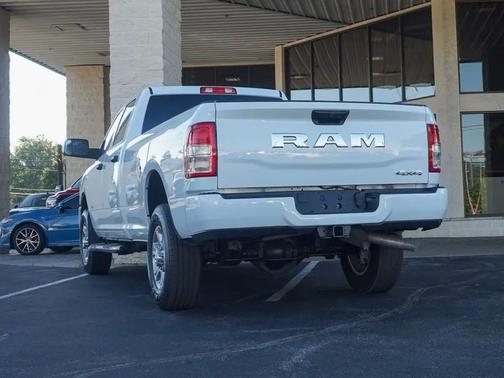 White 2022 RAM 2500 Tradesman Crew Cab 4x4 8' Box