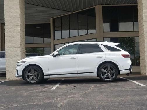 White 2023 Genesis GV70 2.5T AWD