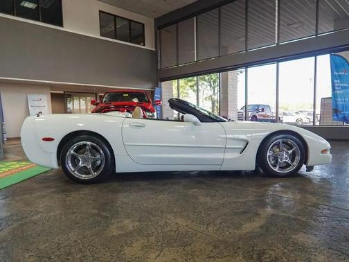White 2004 Chevrolet Corvette Base