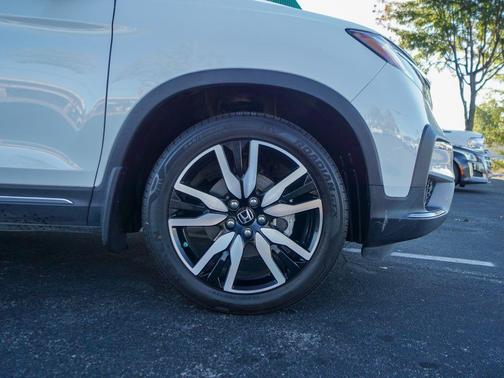 2022 Honda Pilot Touring 8-Passenger