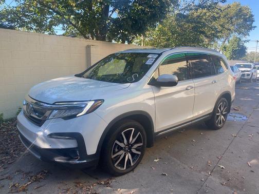 2022 Honda Pilot Touring 8-Passenger