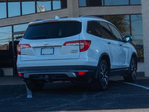 2022 Honda Pilot Touring 8-Passenger