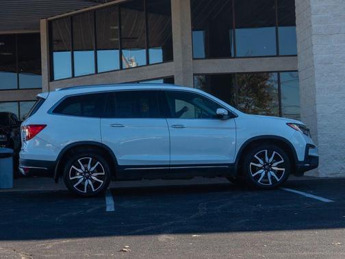 2022 Honda Pilot Touring 8-Passenger