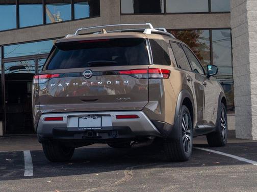 2024 Nissan Pathfinder Platinum FWD