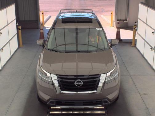 2024 Nissan Pathfinder Platinum FWD