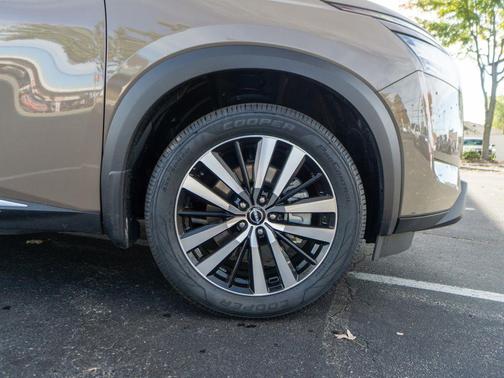 2024 Nissan Pathfinder Platinum FWD