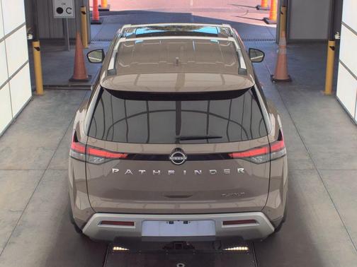 2024 Nissan Pathfinder Platinum FWD