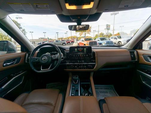 2024 Nissan Pathfinder Platinum FWD