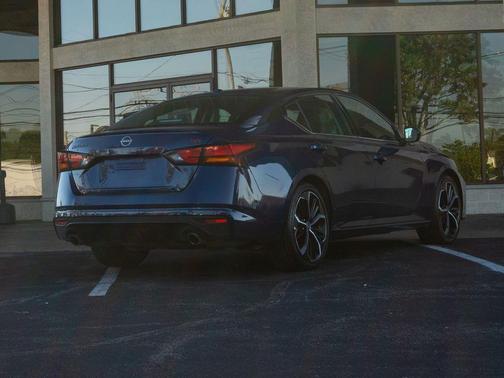 2023 Nissan Altima SR FWD