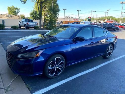 2023 Nissan Altima SR FWD