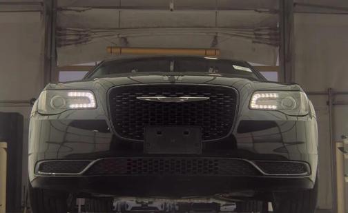 Gloss Black 2019 Chrysler 300 Touring