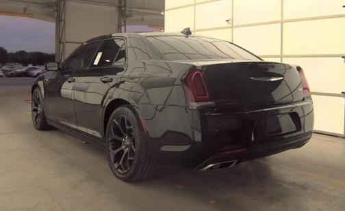 Gloss Black 2019 Chrysler 300 Touring
