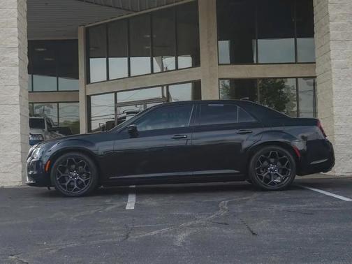Black 2019 Chrysler 300 Touring