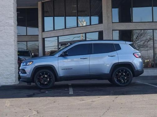 2022 Jeep Compass Latitude Lux